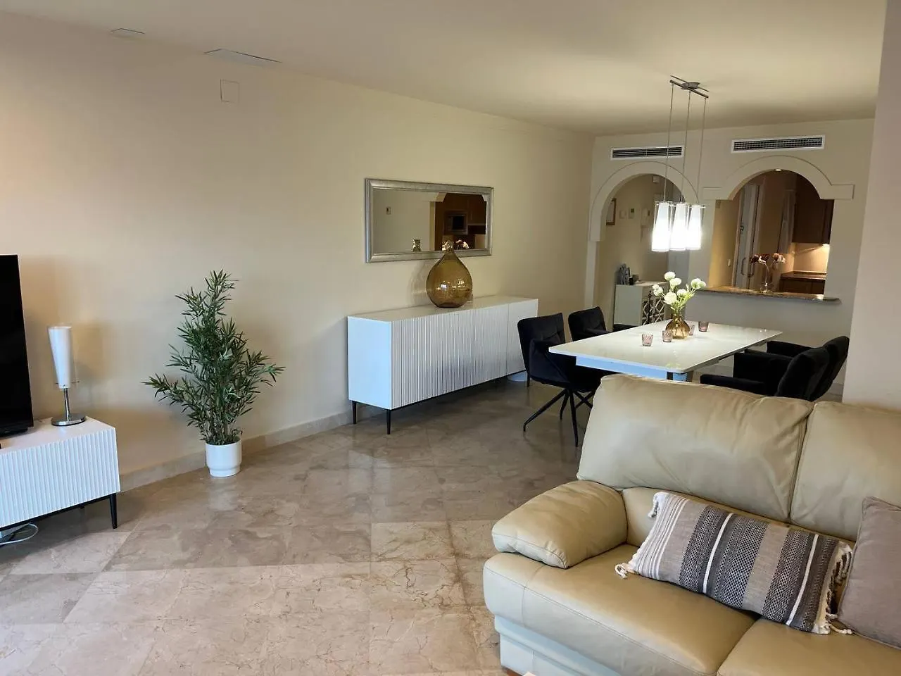 Apartment Piso 2 Habitaciones, Salon 2 Bano En Puerto Banus Vista Mar ! Marbella
