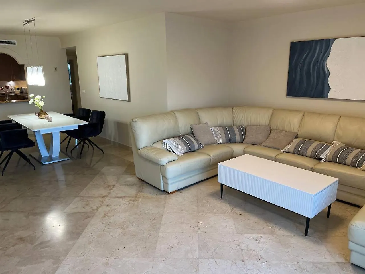 Piso 2 Habitaciones, Salon 2 Bano En Puerto Banus Vista Mar ! Marbella Apartment