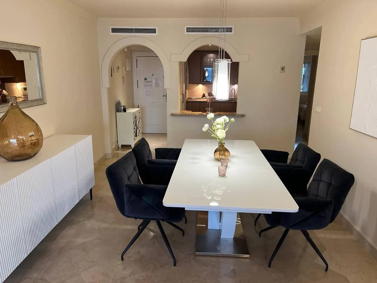 Piso 2 Habitaciones, Salon 2 Bano En Puerto Banus Vista Mar ! Marbella Apartment