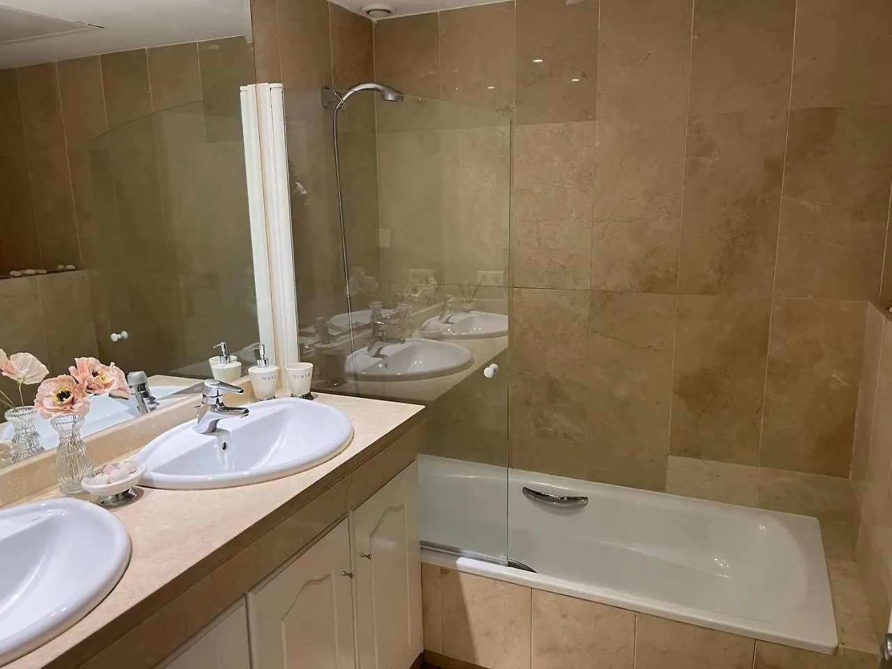 Piso 2 Habitaciones, Salon 2 Bano En Puerto Banus Vista Mar ! Marbella Apartment