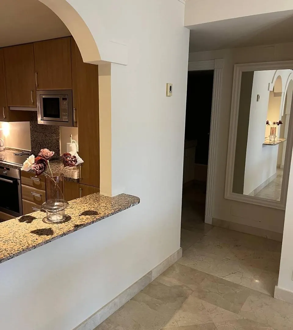 Piso 2 Habitaciones, Salon 2 Bano En Puerto Banus Vista Mar ! Marbella Spain